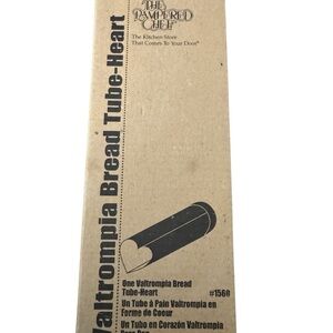 The Pampered Chef  Heart Bread Tube NIB